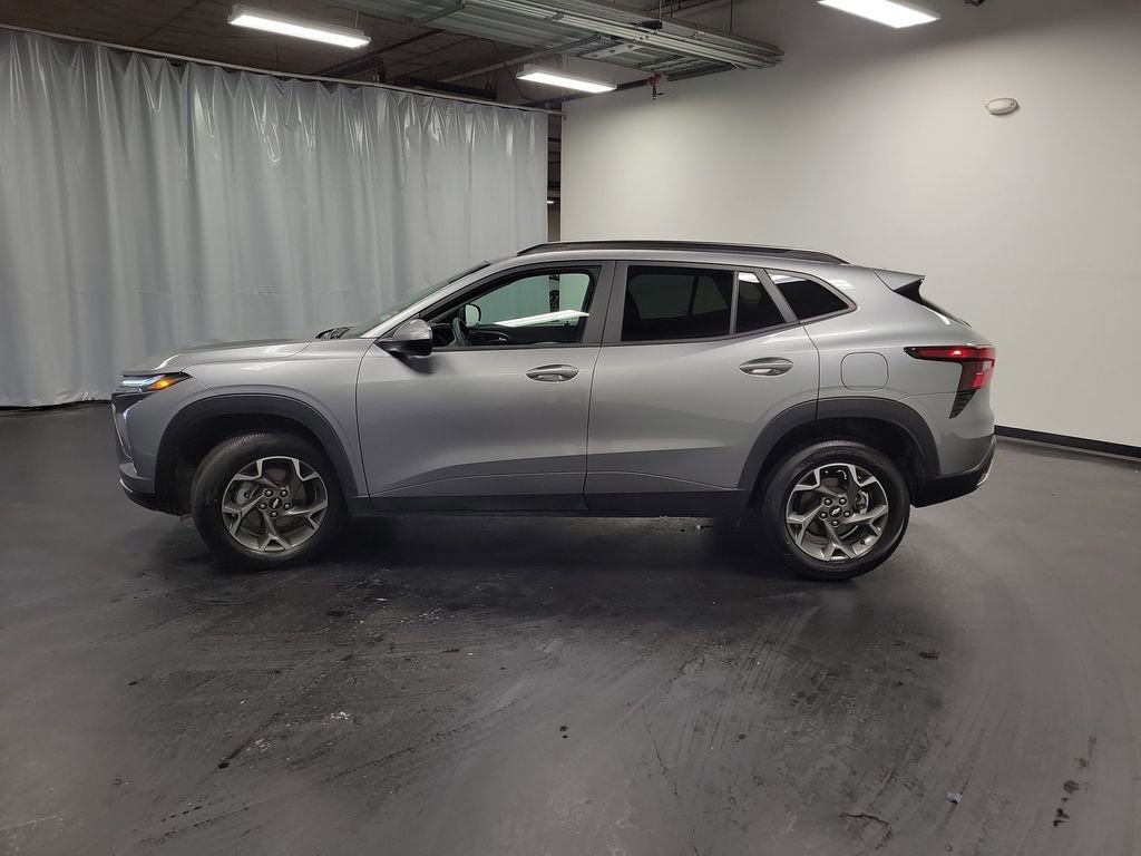 Used 2025 Chevrolet Trax LT image 5