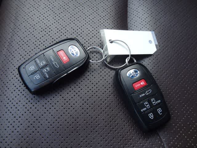 Certified 2023 Toyota Sienna Platinum AWD/4WD image 64