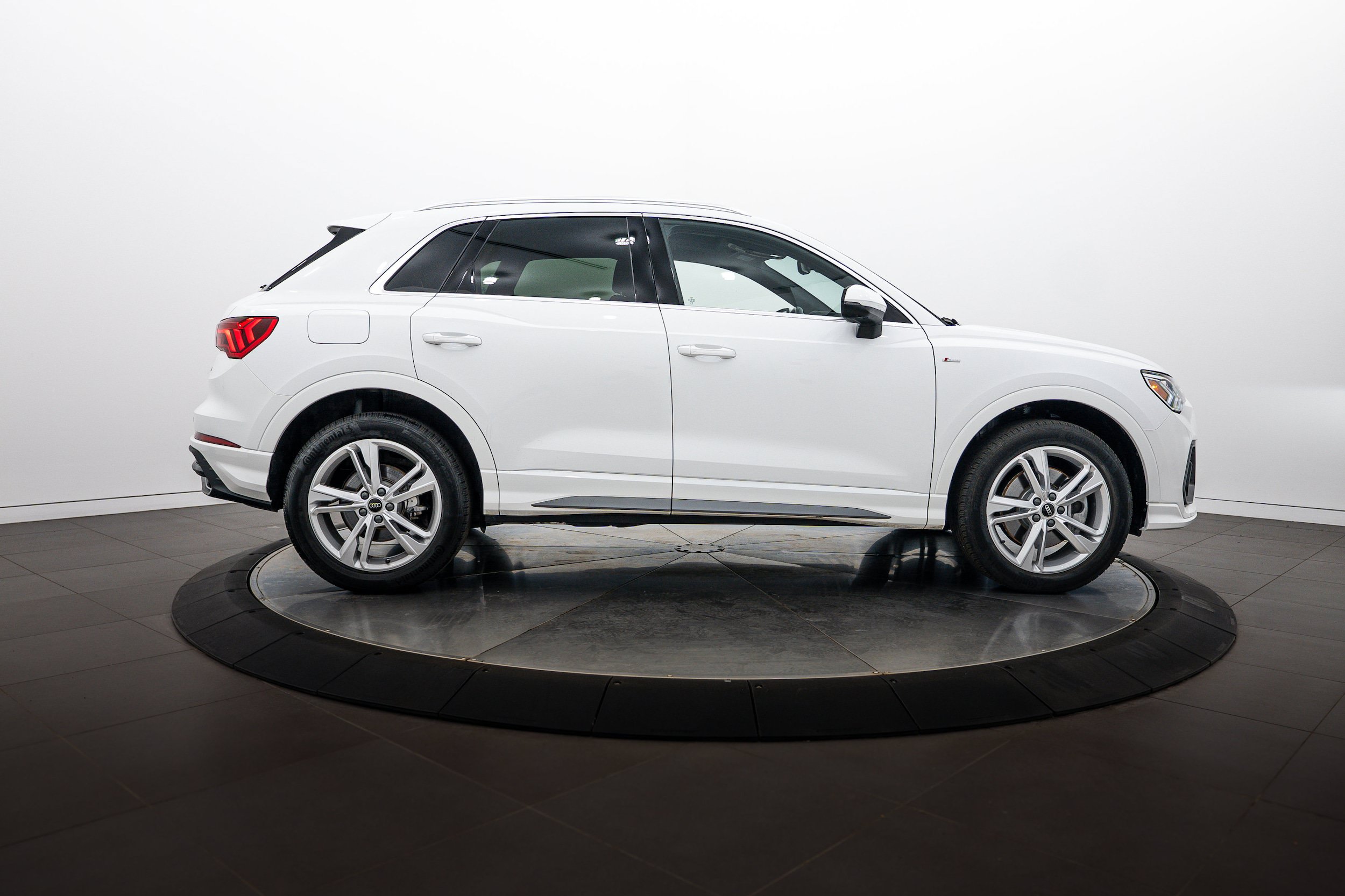Certified 2023 Audi Q3 2.0T Premium Plus w/ Premium Plus Package AWD/4WD image 3