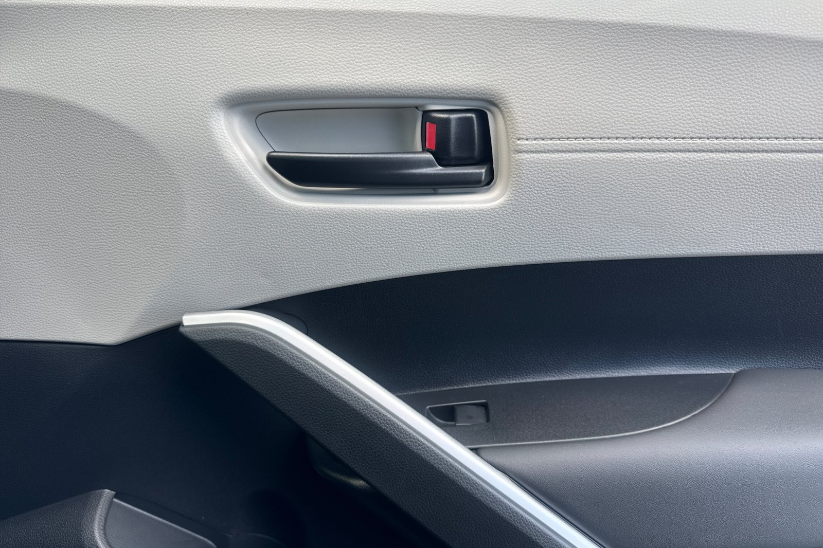 New 2026 Toyota Corolla Cross LE w/ Moonroof Package FWD image 18