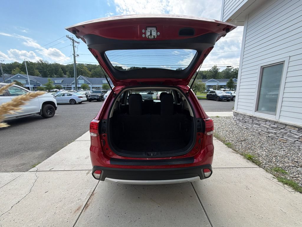 Used 2018 Mitsubishi Outlander SE AWD/4WD image 38