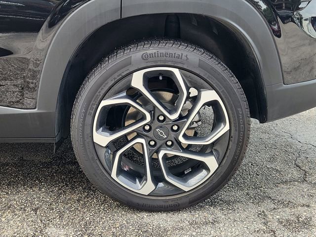 Used 2025 Chevrolet Trax RS w/ Driver Confidence Package FWD image 30