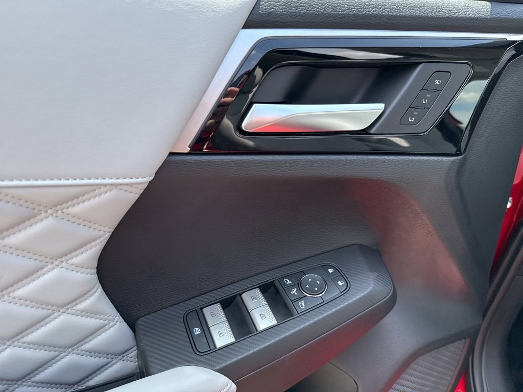 New 2025 Mitsubishi Outlander SEL image 24