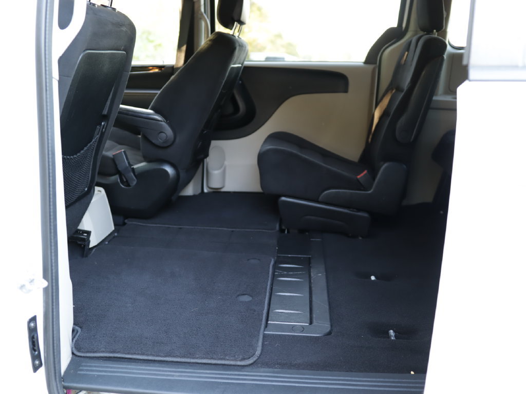 Used 2016 Dodge Grand Caravan SE FWD image 25