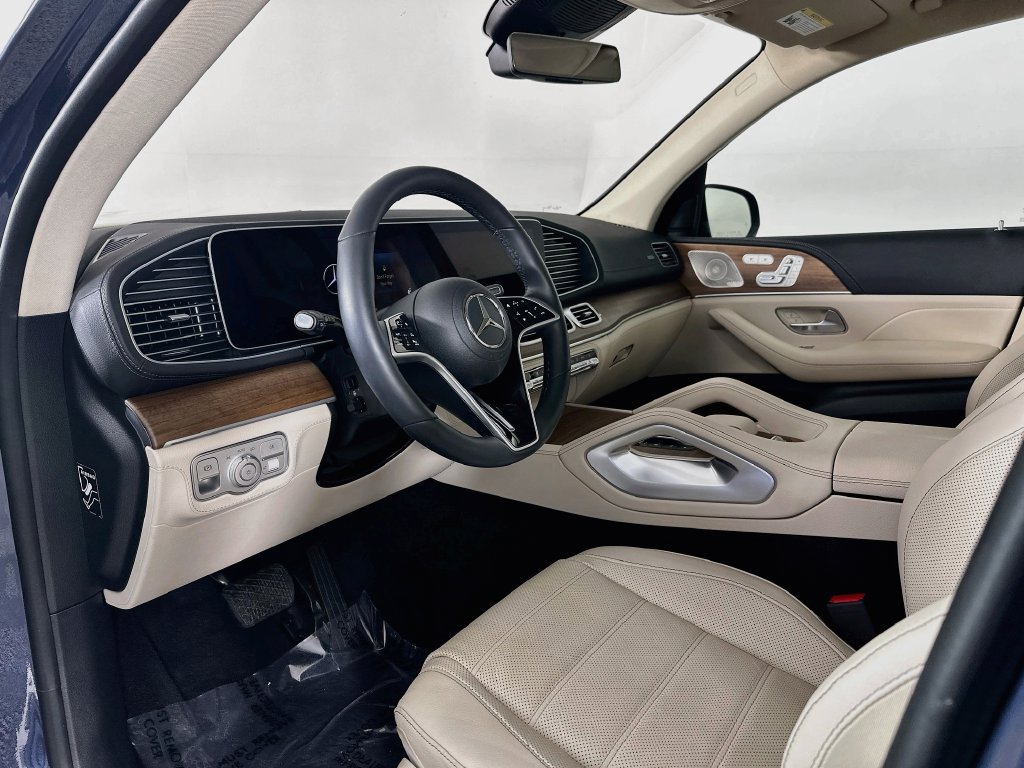 Used 2024 Mercedes-Benz GLS 450 4MATIC image 9