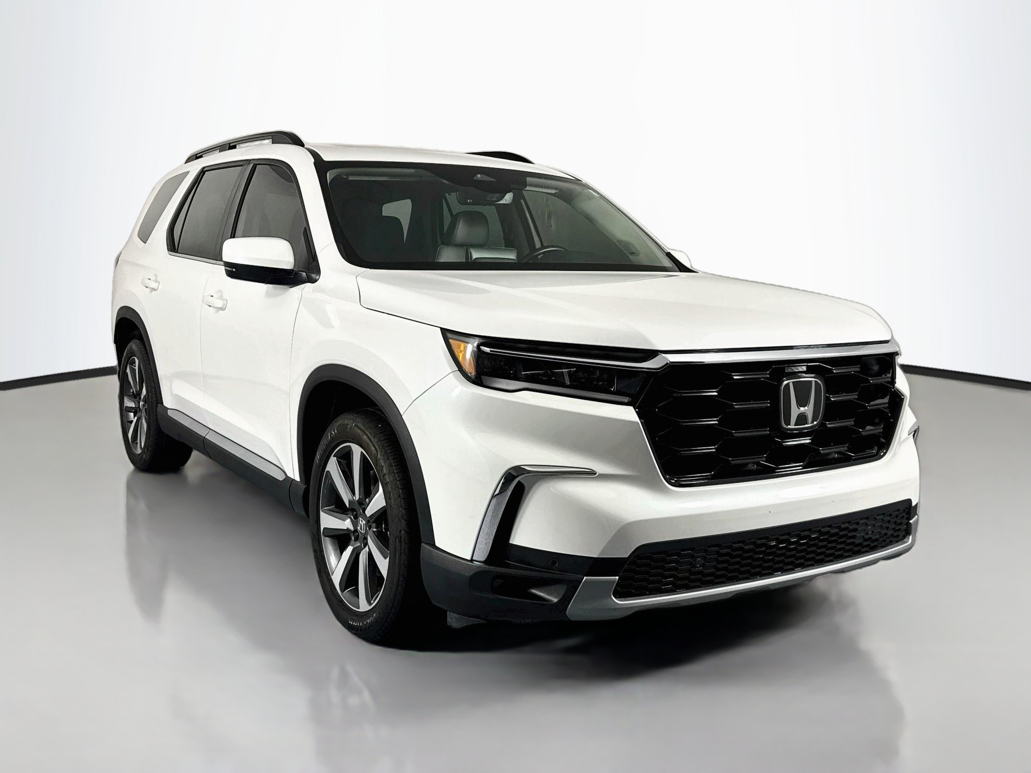 Certified 2024 Honda Pilot Touring image 3