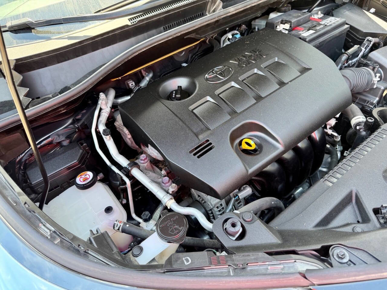 Used 2021 Toyota C-HR LE FWD image 9