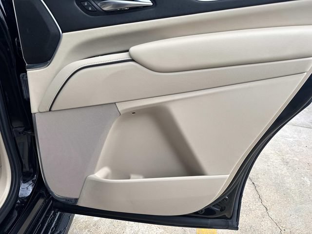 Used 2021 Cadillac Escalade Premium Luxury RWD image 24