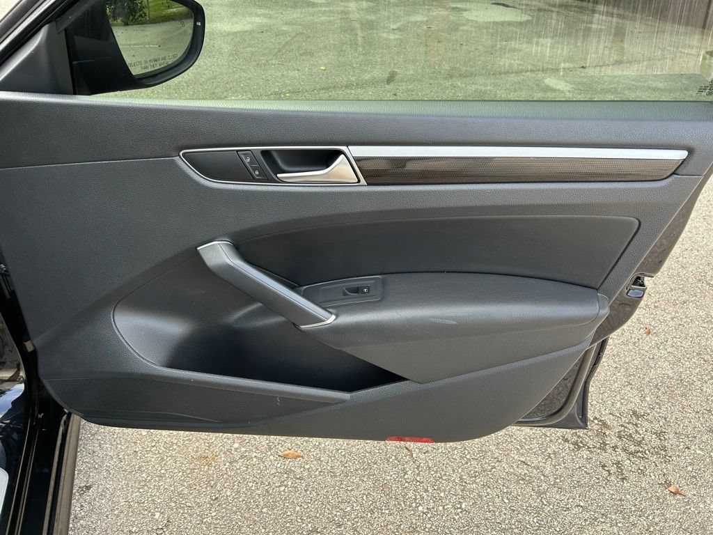 Used 2018 Volkswagen Passat 3.6 FWD image 41