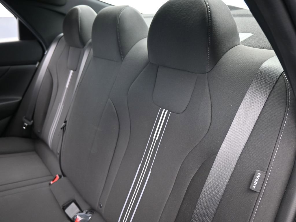 Used 2025 Hyundai Elantra Sport image 27