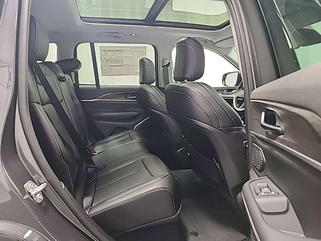 New 2023 Jeep Grand Cherokee 4WD 4xe image 32