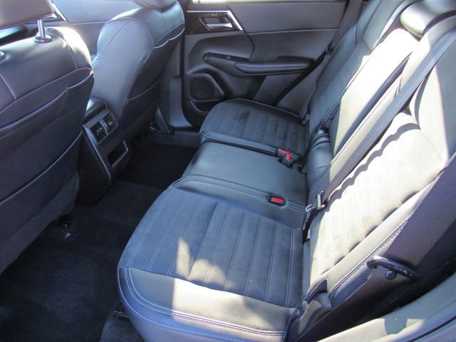Used 2024 Mitsubishi Outlander SE image 14