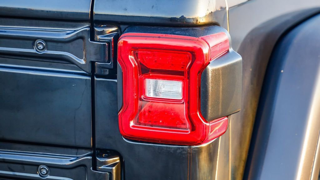 Used 2022 Jeep Wrangler Unlimited Rubicon w/ LED Lighting Group image 10