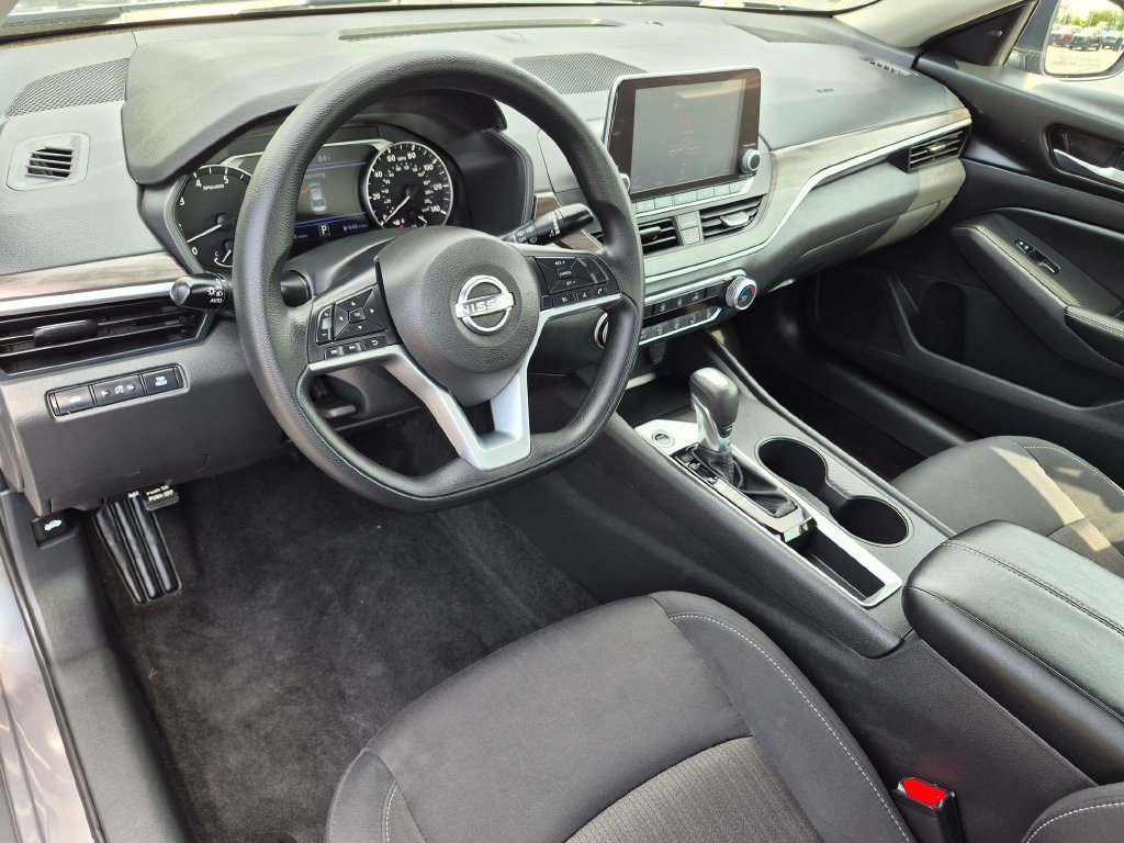 Used 2025 Nissan Altima 2.5 SV FWD image 8