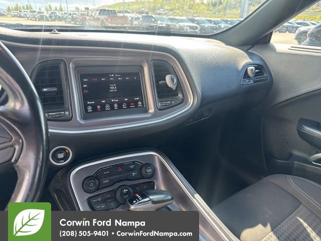 Used 2019 Dodge Challenger SXT image 9