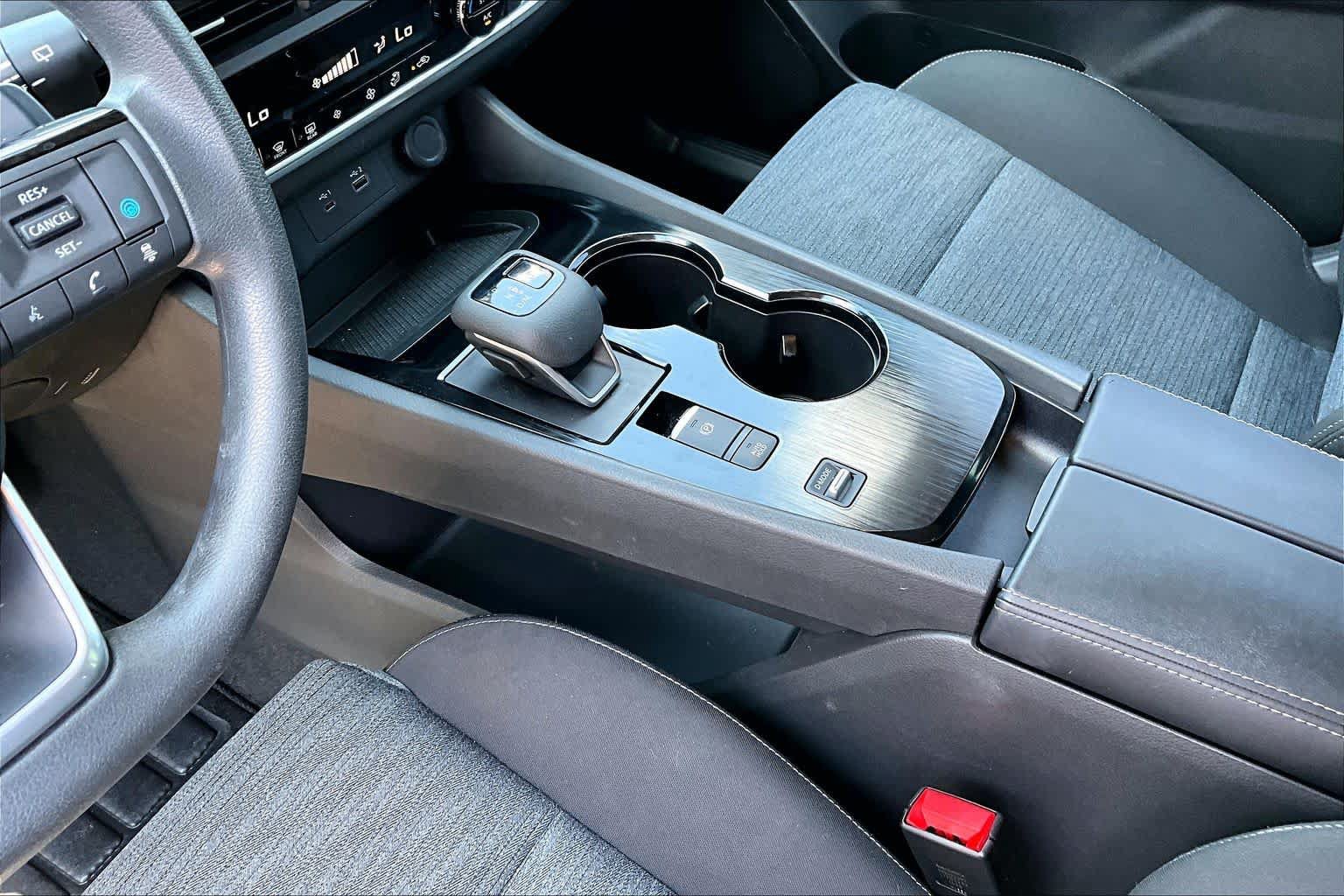 Certified 2023 Nissan Rogue SV FWD image 14