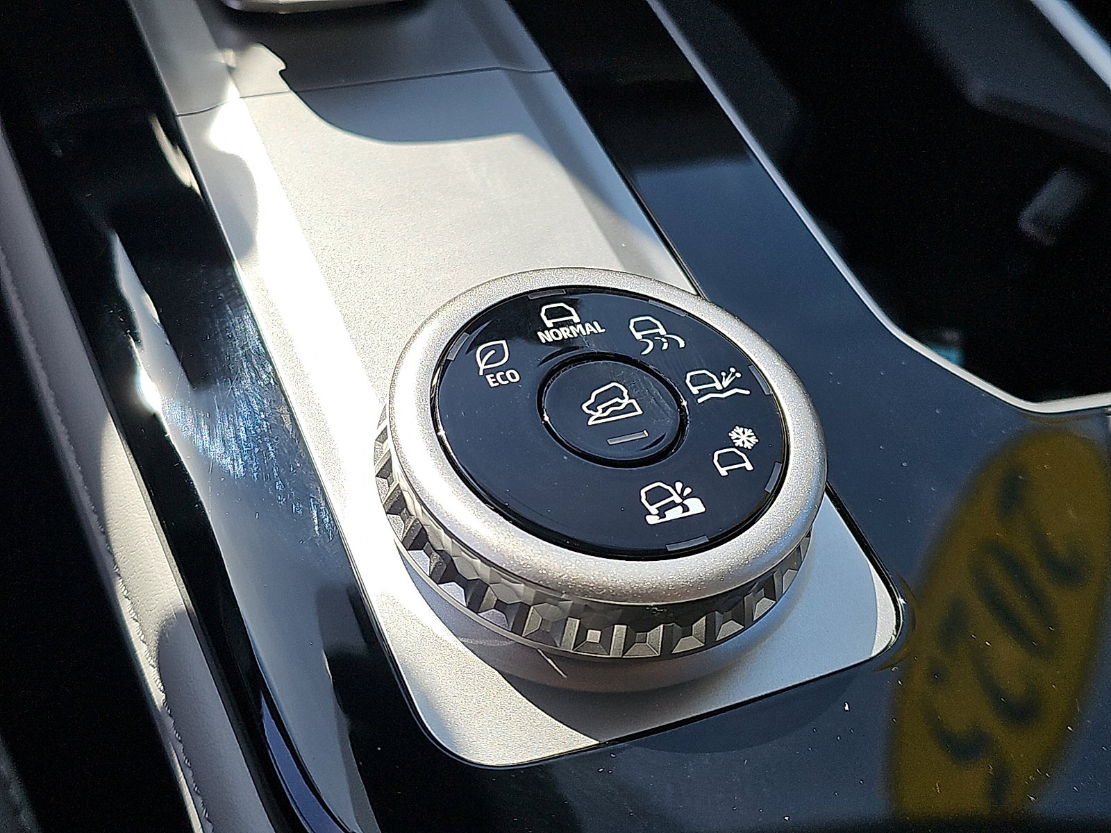 Used 2025 Mitsubishi Outlander SE AWD/4WD image 26