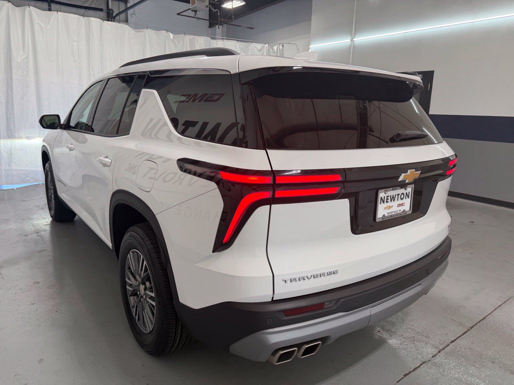 Used 2025 Chevrolet Traverse LT FWD image 38