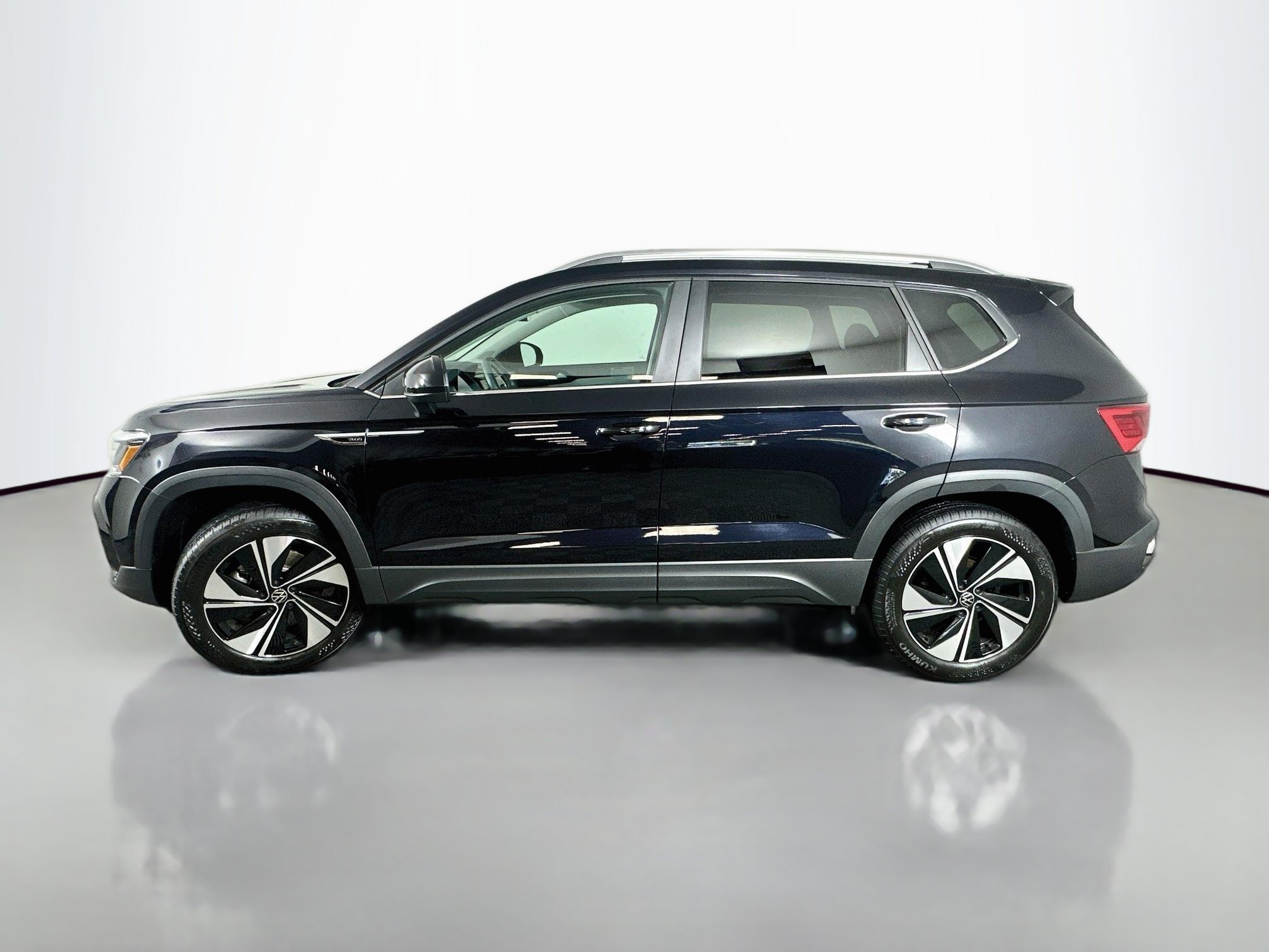 Certified 2024 Volkswagen Taos SE AWD/4WD image 4