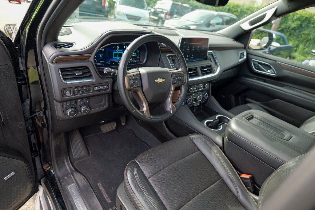 Used 2023 Chevrolet Suburban High Country AWD/4WD image 19