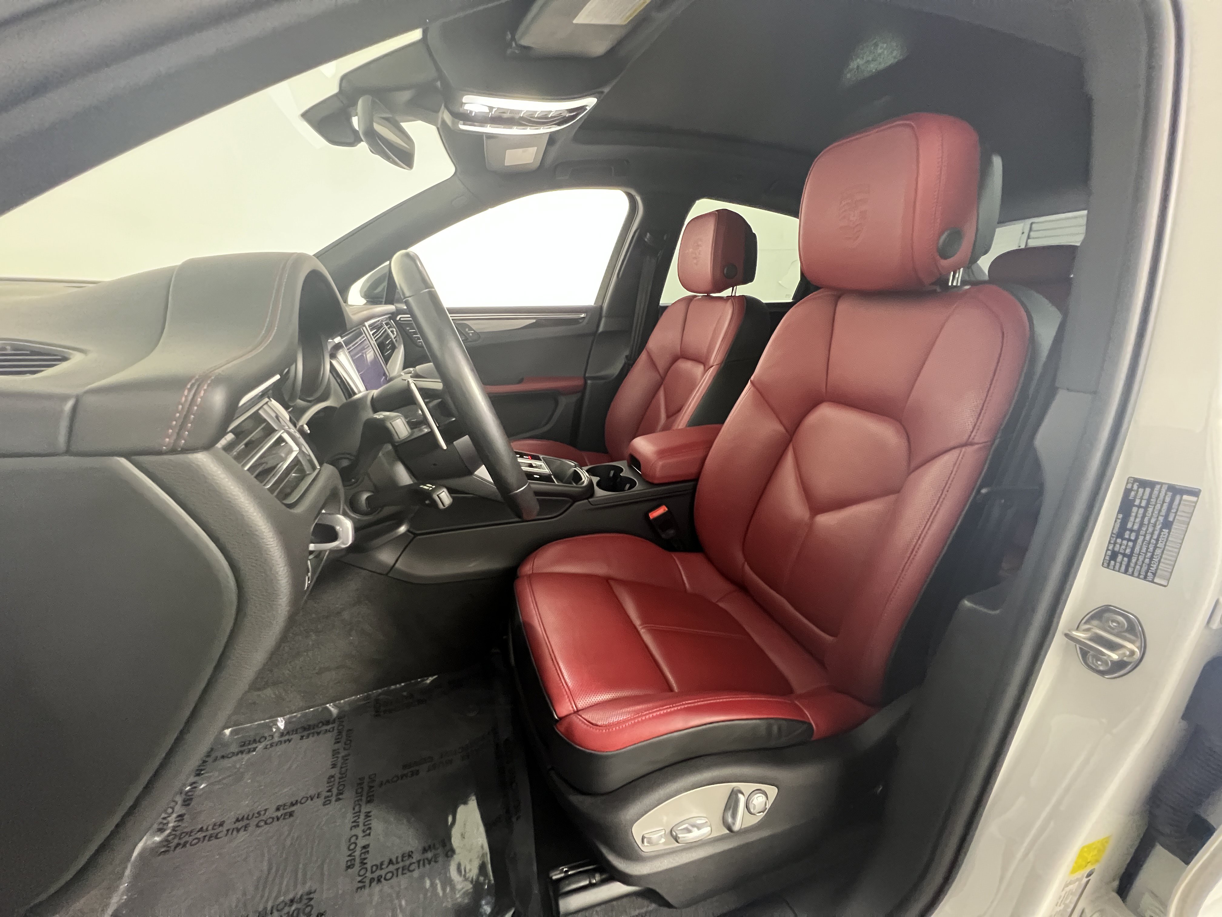 Certified 2024 Porsche Macan Turbo AWD/4WD image 5