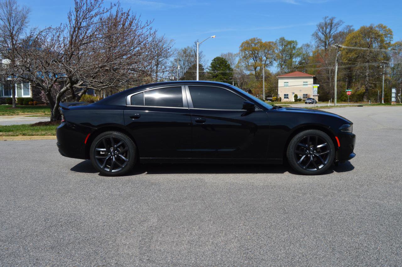 Used 2019 Dodge Charger SXT w/ Blacktop Package RWD image 7