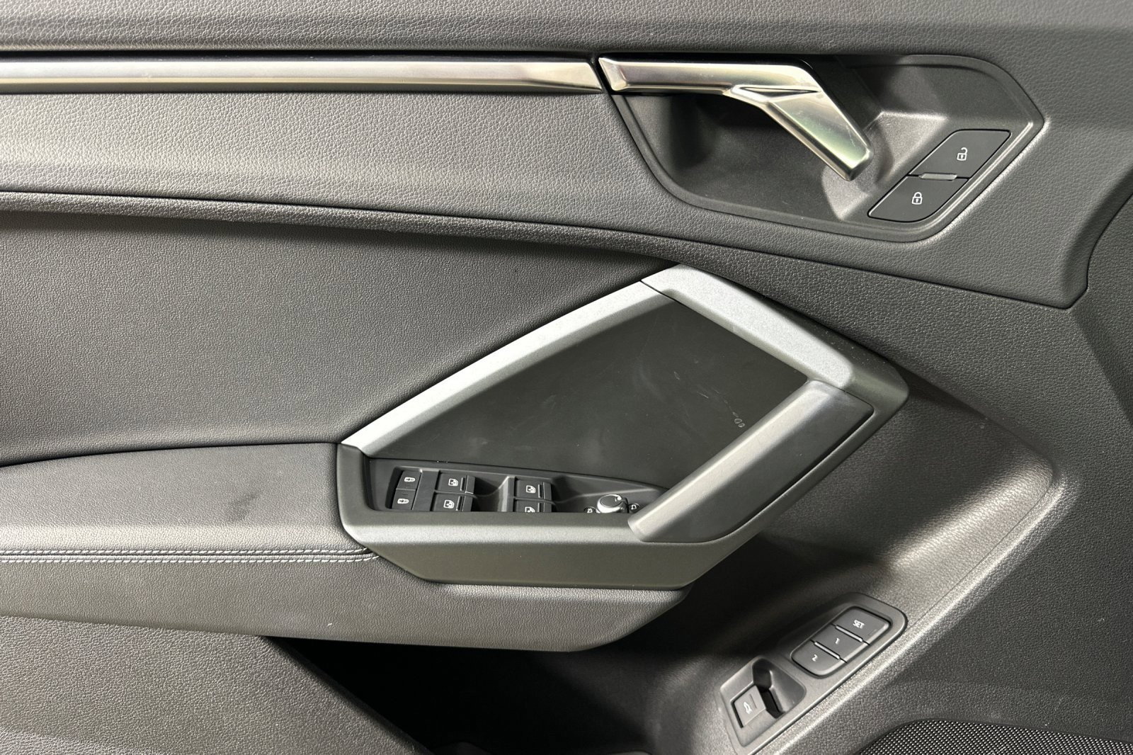 Used 2025 Audi Q3 2.0T Premium image 10