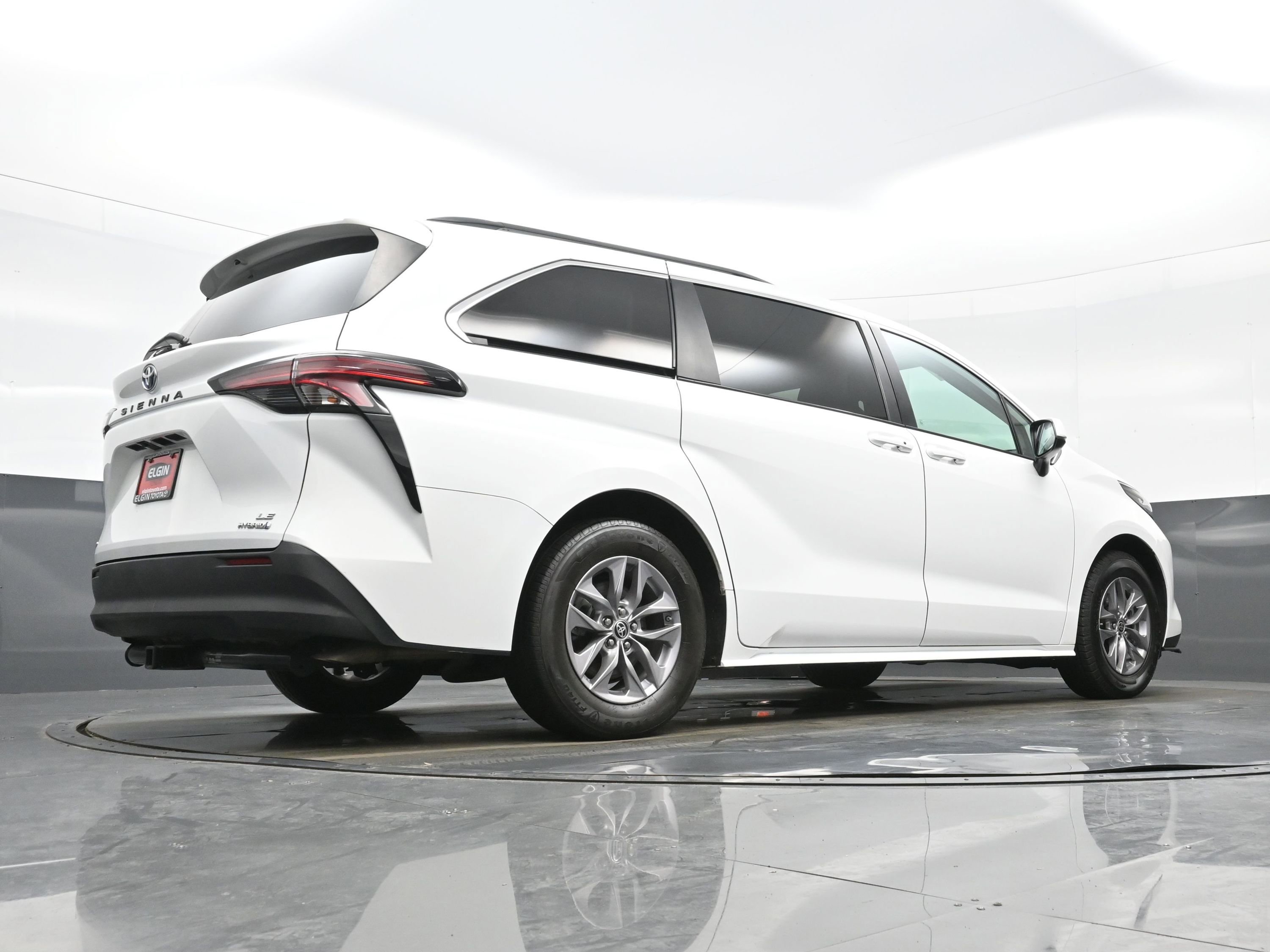Used 2022 Toyota Sienna LE image 31