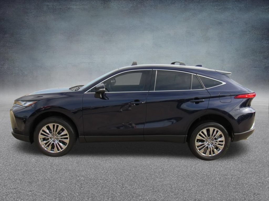Used 2024 Toyota Venza XLE AWD/4WD video 3