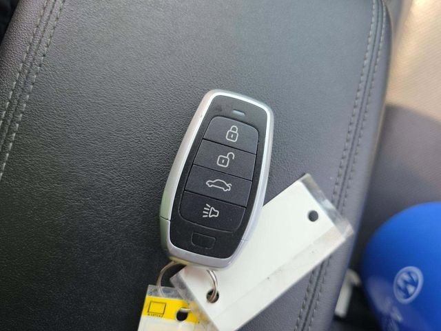 Used 2020 Hyundai Santa Fe Limited FWD image 12