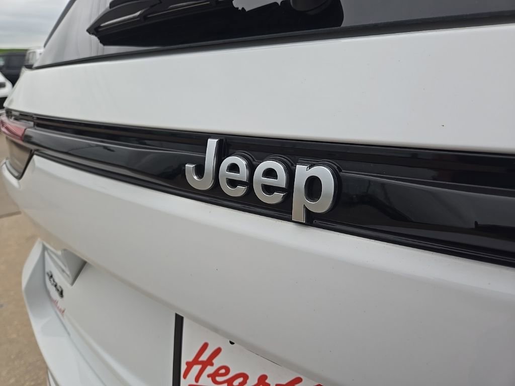 Used 2022 Jeep Grand Cherokee Summit AWD/4WD image 22