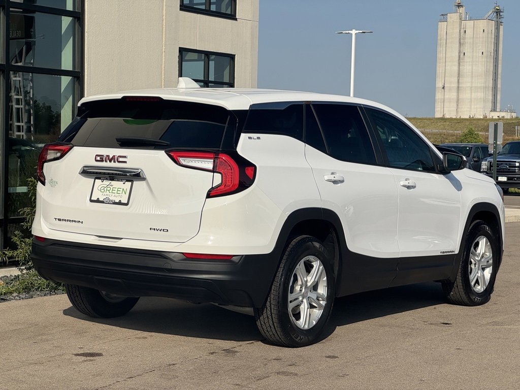 Used 2023 GMC Terrain SLE image 5