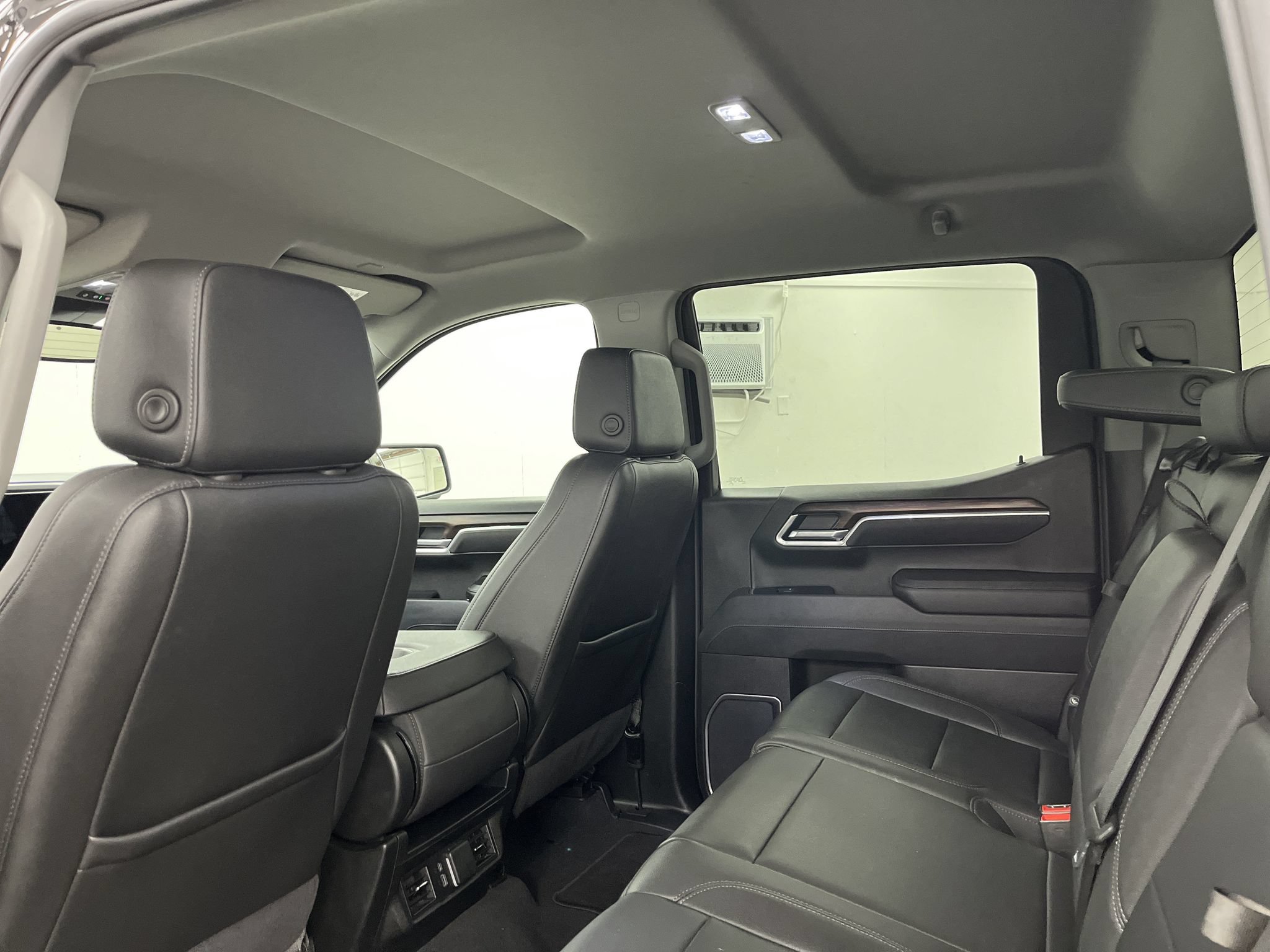 Used 2025 GMC Sierra 1500 SLT RWD image 15