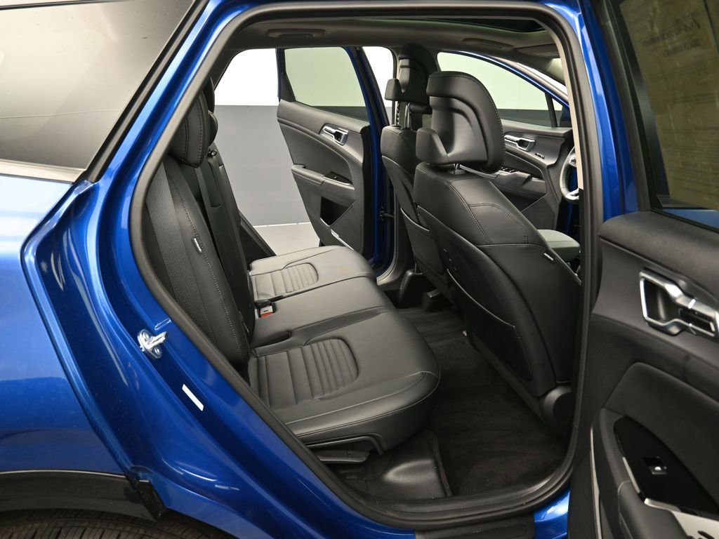 Used 2025 Kia Sportage SX image 35