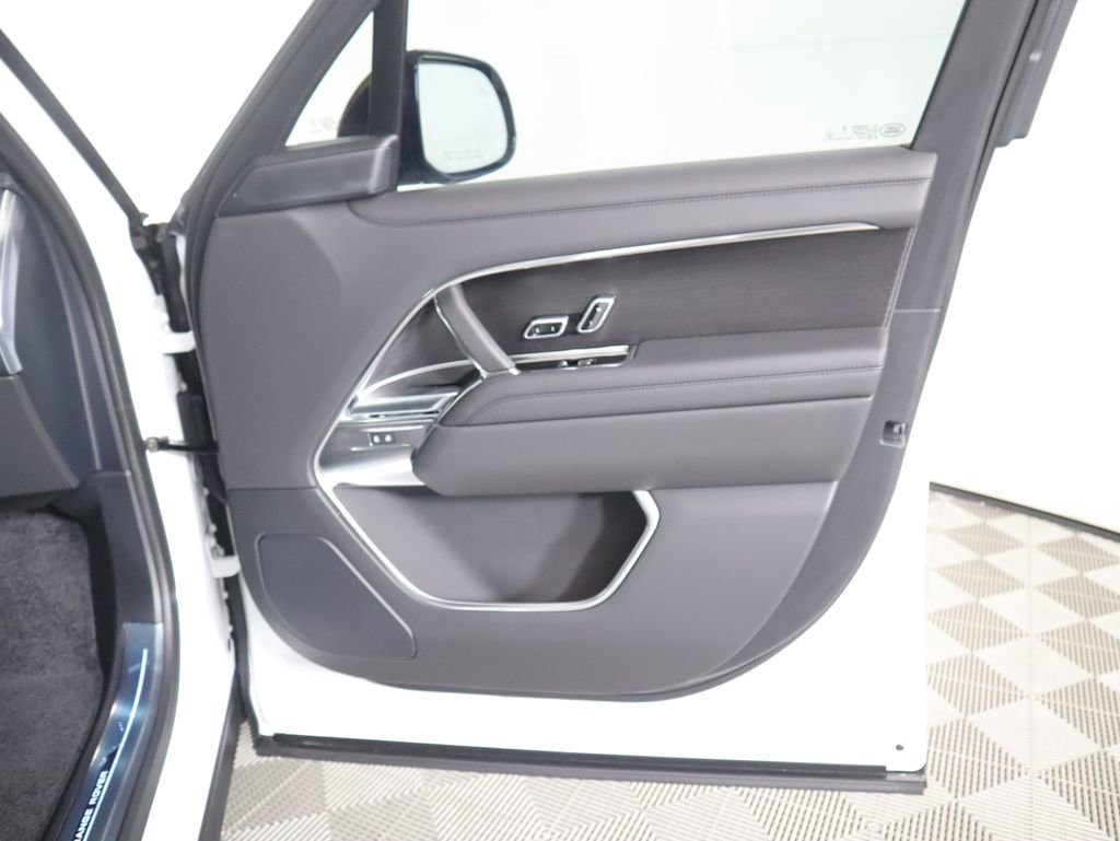 New 2026 Land Rover Range Rover Long Wheelbase SE image 27