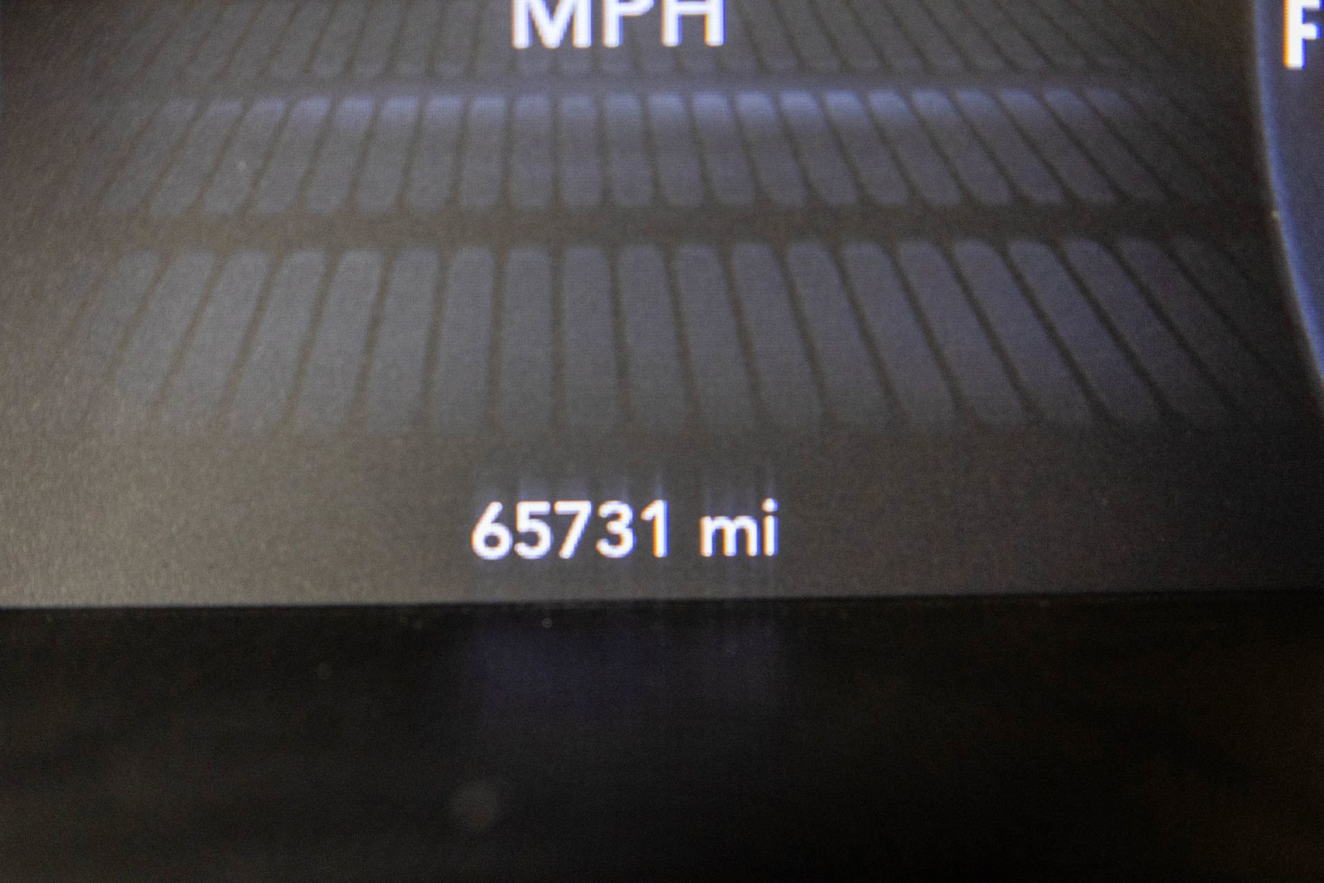 Used 2015 Dodge Challenger R/T Plus RWD image 36