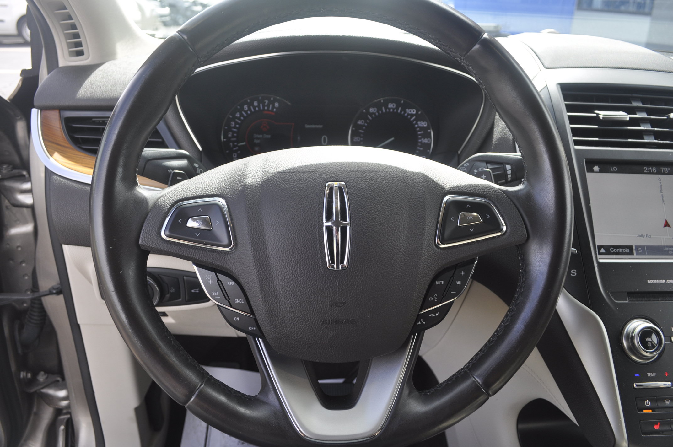 Used 2019 Lincoln MKC Select w/ Select Plus Package AWD/4WD image 18