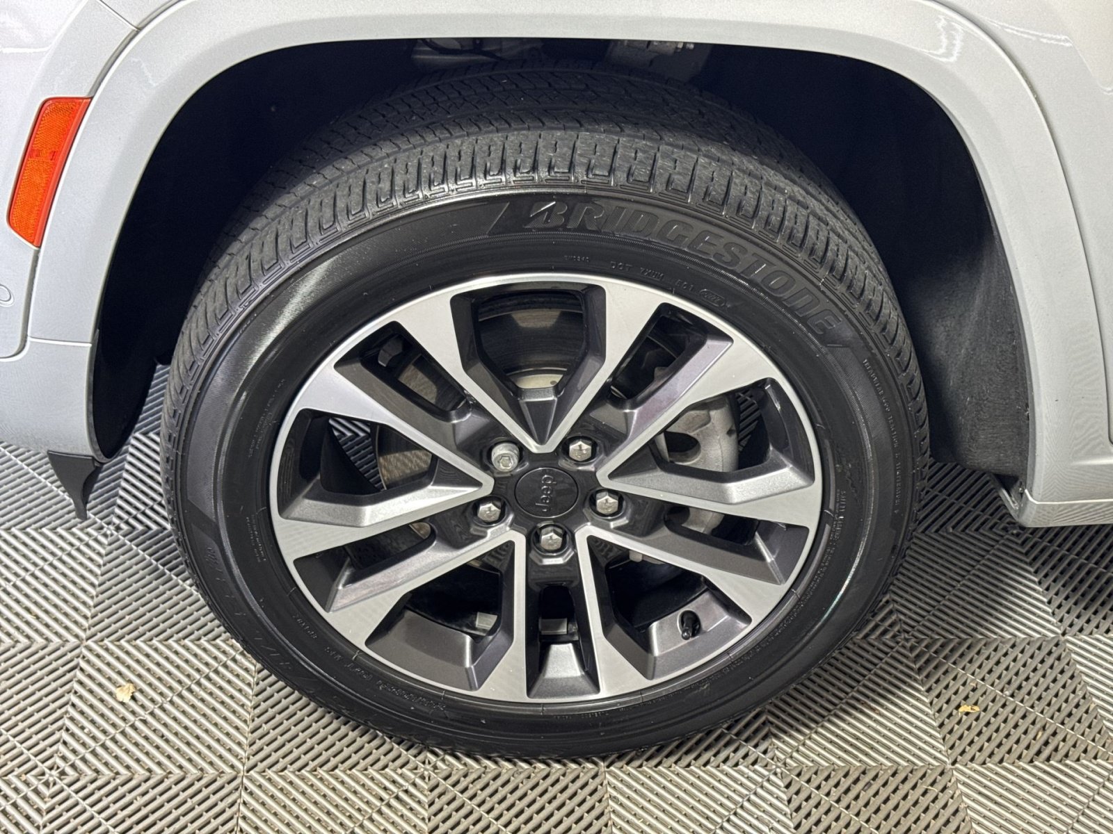Used 2023 Jeep Grand Cherokee L Overland w/ Advanced Protech Group III AWD/4WD image 12