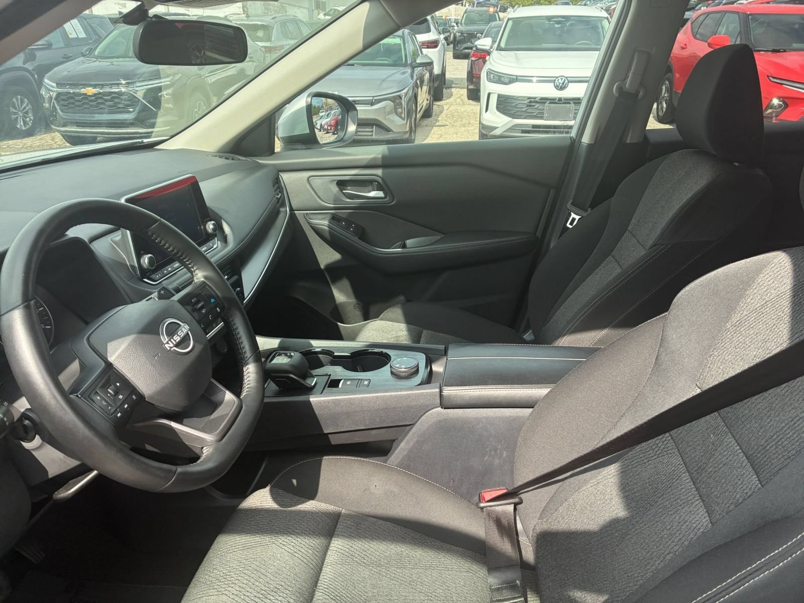 Used 2025 Nissan Rogue SV AWD/4WD image 22