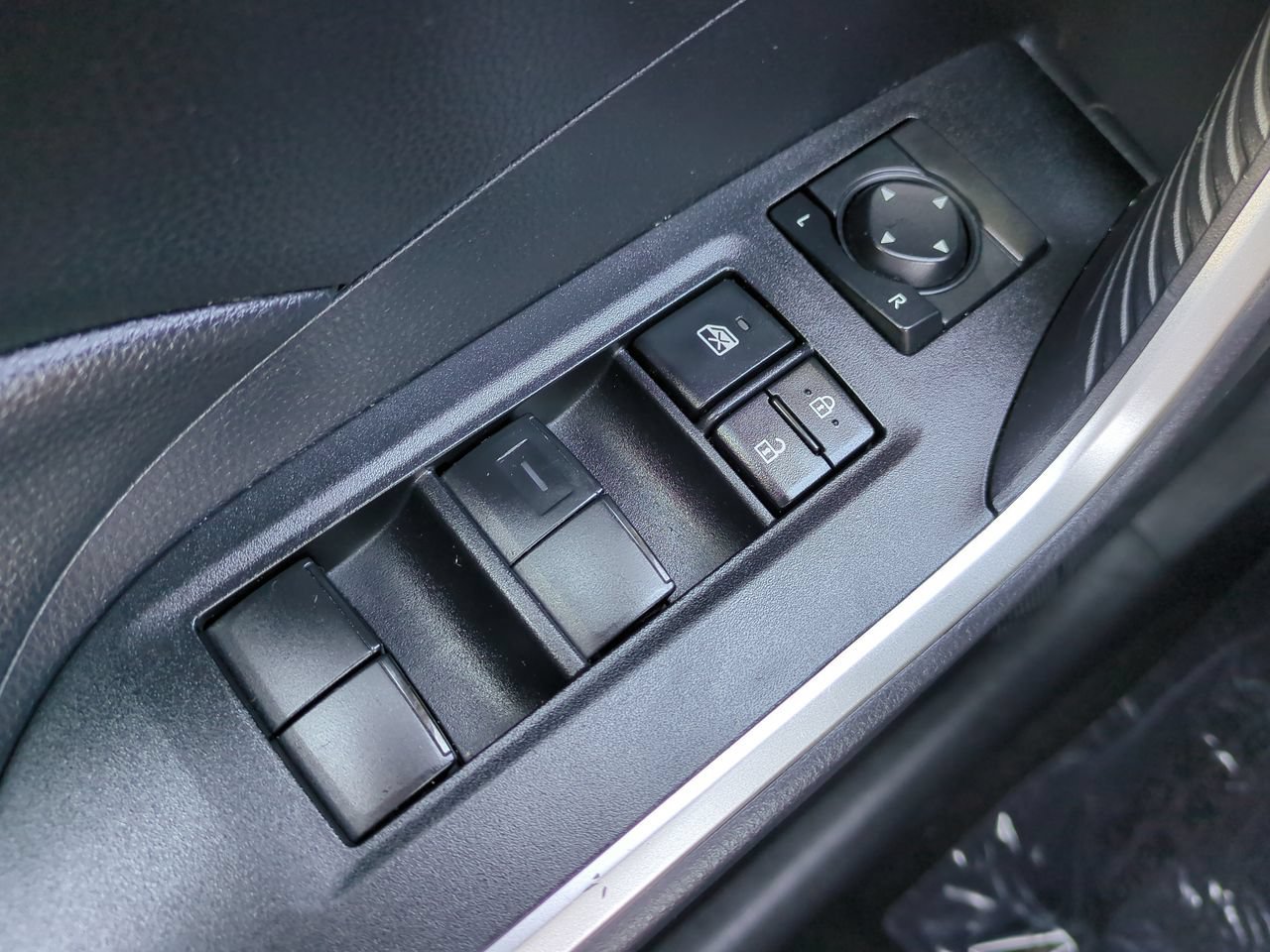 Used 2025 Toyota RAV4 LE AWD/4WD image 22