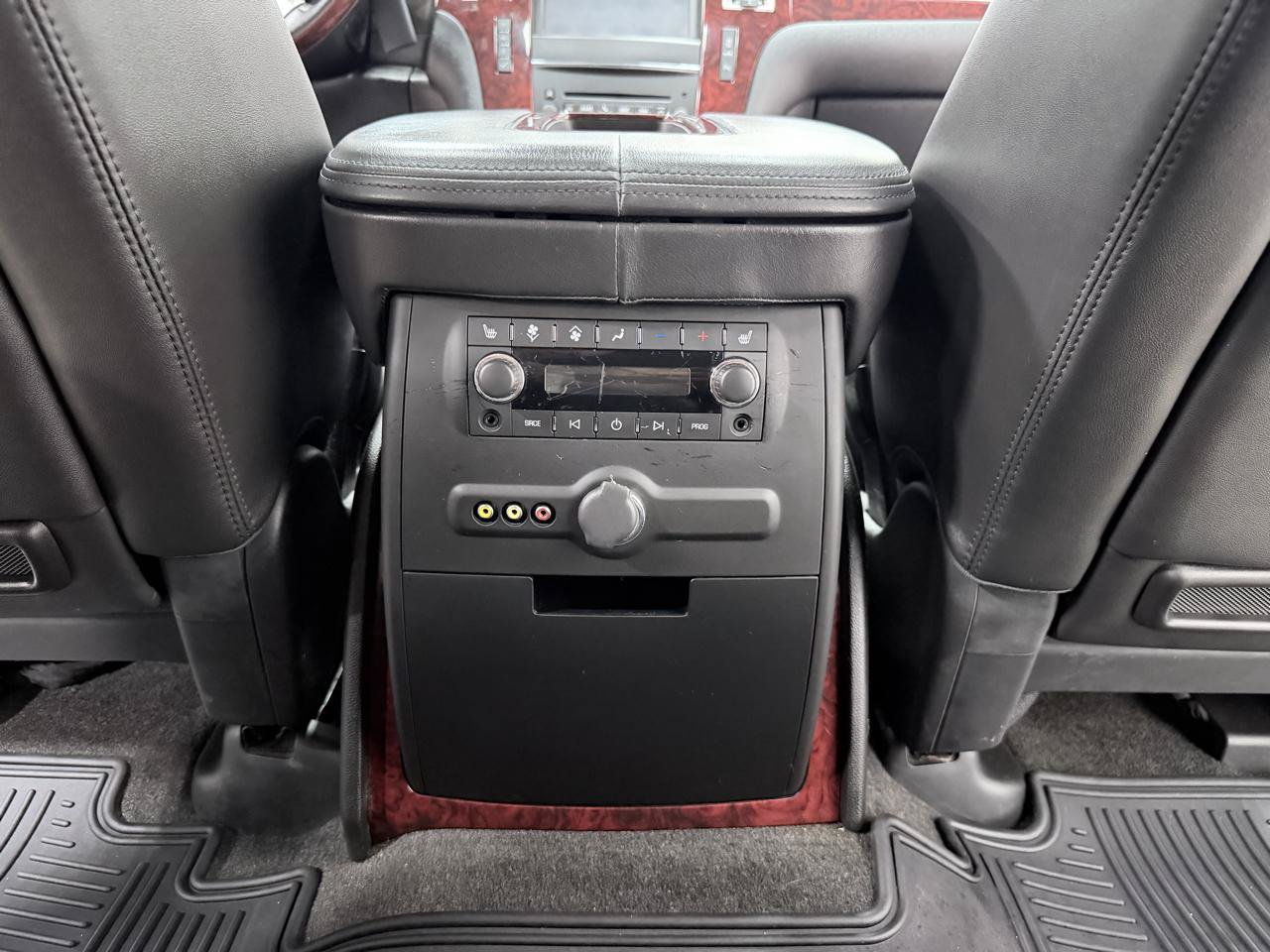 Used 2013 Cadillac Escalade Premium AWD/4WD image 36