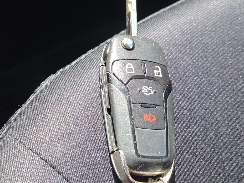 Used 2013 Ford Fusion SE FWD image 32