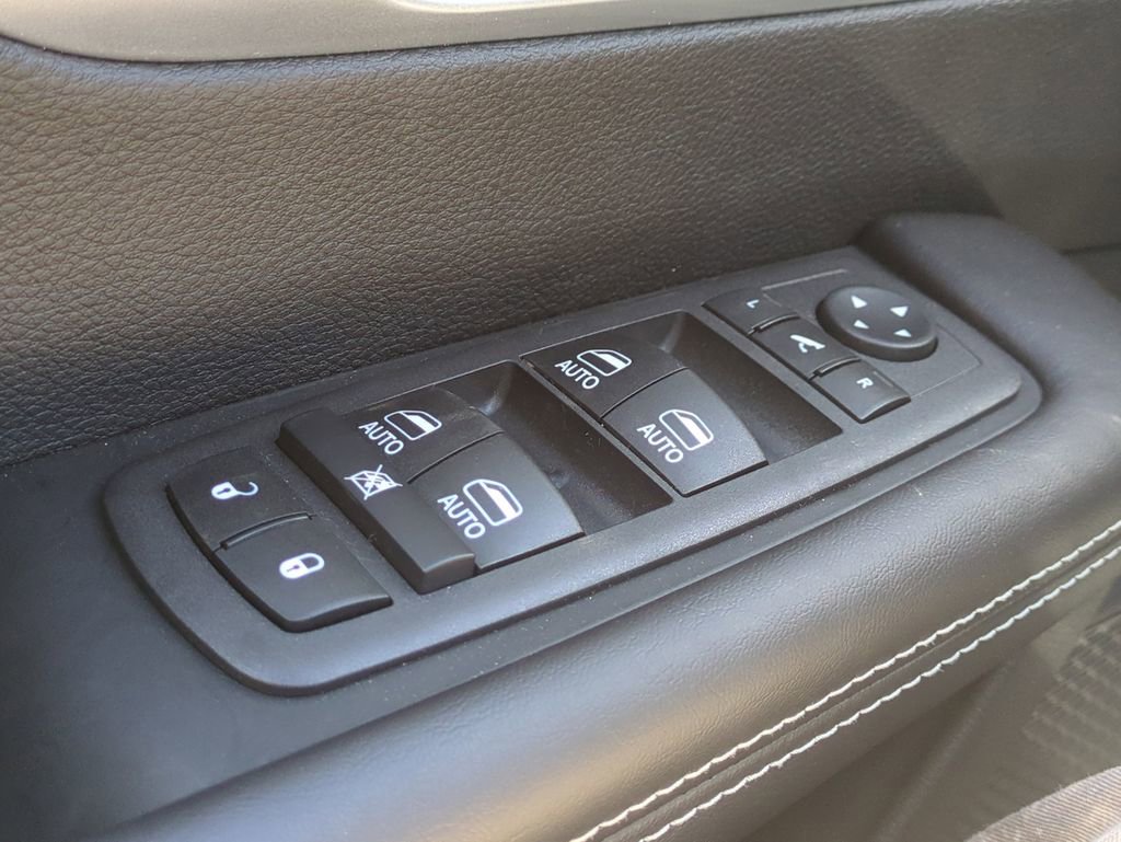 New 2026 Chrysler Pacifica Limited image 27