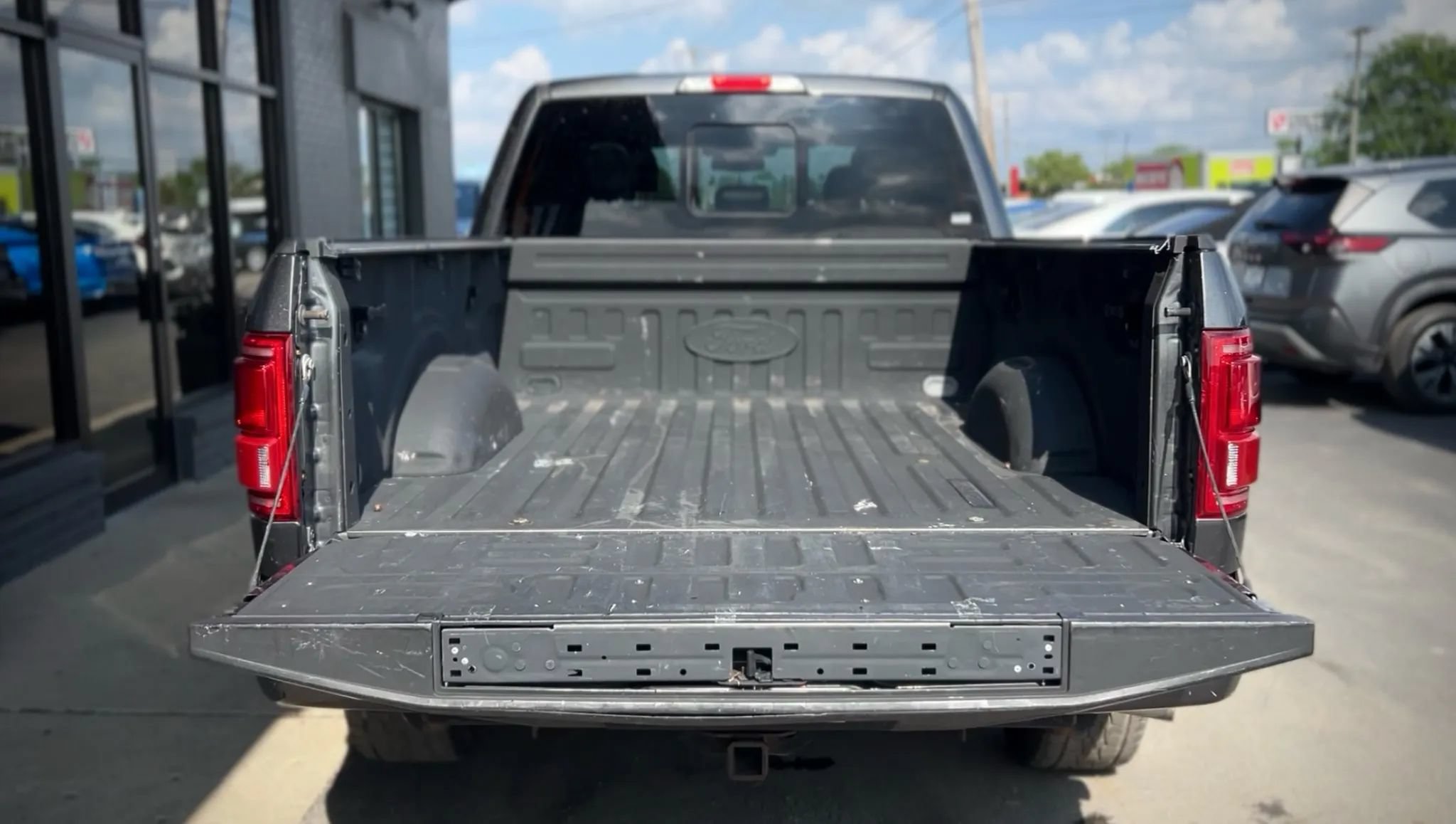 Used 2016 Ford F150 Platinum w/ Equipment Group 701A Luxury AWD/4WD image 5
