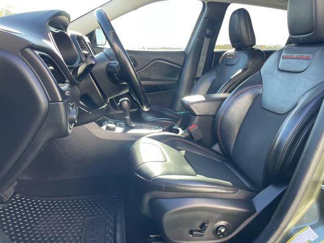 Used 2020 Jeep Cherokee Trailhawk w/ Comfort & Convenience Group AWD/4WD image 8