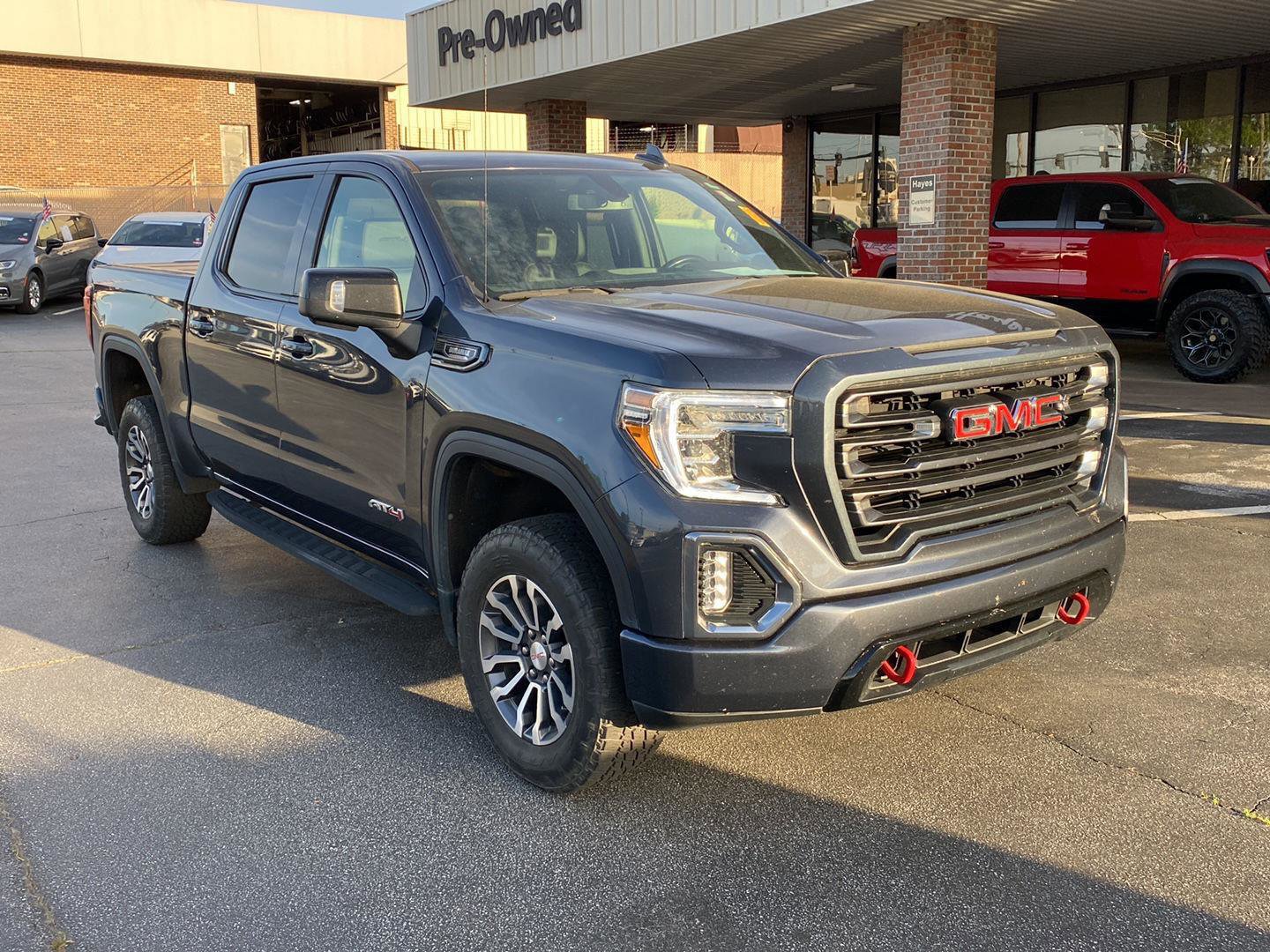 Used 2021 GMC Sierra 1500 AT4 image 2