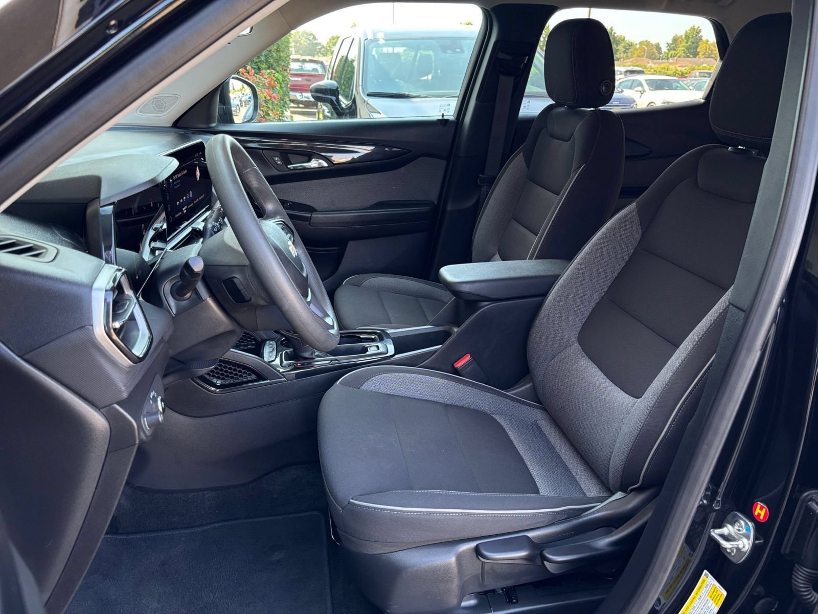 Used 2025 Chevrolet TrailBlazer LT FWD image 34