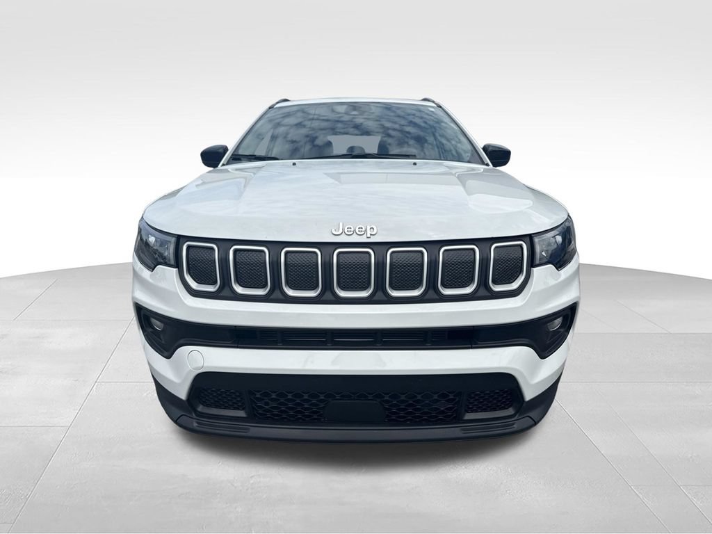 Used 2022 Jeep Compass Latitude FWD image 3