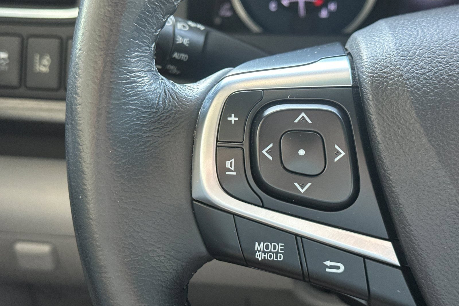 Used 2016 Toyota Camry XLE w/ Moonroof Package FWD image 26