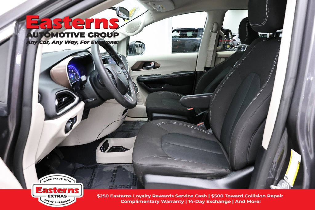 Used 2022 Chrysler Voyager LX FWD image 15